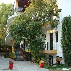κάντε κράτηση εδώ